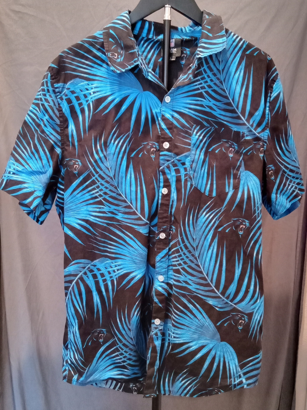Carolina JaguarsTropical Short-Sleeve Button Up Shirt Men's Size L
